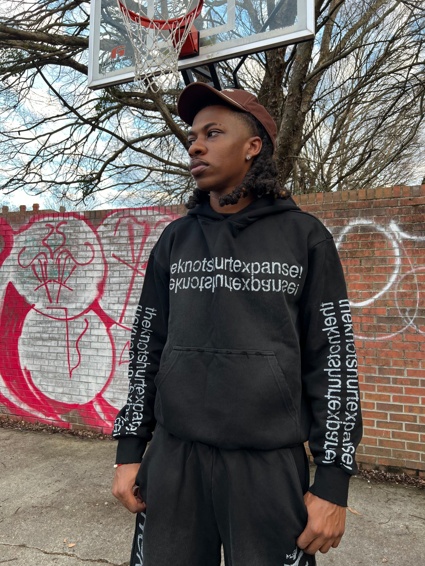 TITLE HOODIE